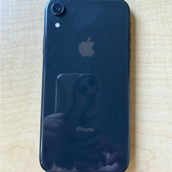 New Black iPhone XR 256g T-mobile (no cracks/scratches) just New Black iPhone XR 256g T-mobile (no cracks/scratches) just